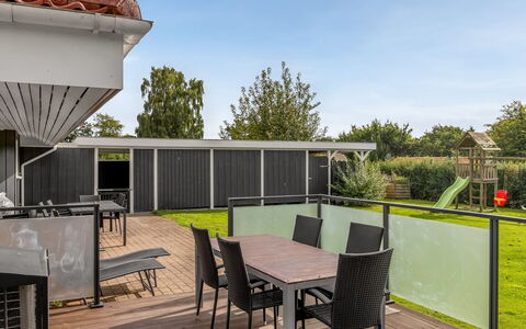 Helrun - 800M from the Sea: Architettura, Portico, Mobilia, Mobili Da Esterno, Casa, Shade, Sedia, Tavolo Esterno, Giardino, Landscaping