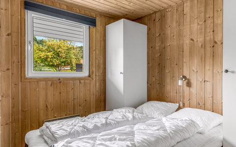 Helrun - 800M from the Sea: Legna, Camera Da Letto, Pavimentazione, Pavimento, Letto, Soffitto, Interior Design, Lenzuolo, Bedding, Color Legno