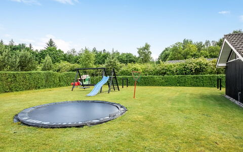 Tobias - 30Km from the Sea: Erba, Trampolino, Trampolino - Macchine E Materiali, Giardino, Prato, Shade, Landscaping, Parco, Trampolining, Tempo Libero