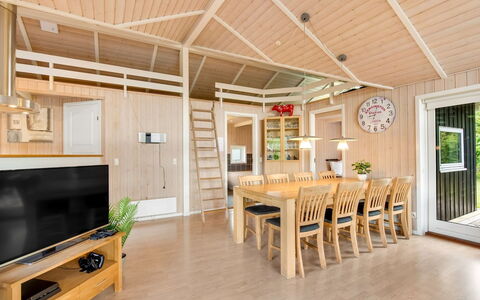 Tobias - 30Km from the Sea: Legna, Pavimentazione, Soffitto, Pavimento, Interior Design, Pavimento In Legno, Latifoglie, Color Legno, Casa, Porta