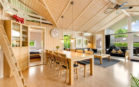 Tobias - 30Km from the Sea: Legna, Soffitto, Interior Design, Pavimento In Legno, Pavimentazione, Casa, Pavimento, Latifoglie, Pavimento Laminato, Color Legno