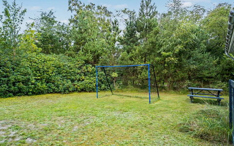 Karelia - 900M from the Sea: Blu, Arbusto, Giardino, Prato, Shade, Landscaping, Parco, Cortile, Backyard