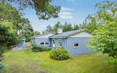 Karelia - 900M from the Sea: Casa, Arbusto, Casa, Villetta, Tetto, Estate, Groundcover, Giardino, Prato