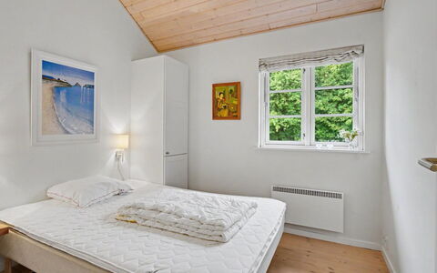 Gunda - 150M from the Sea: Interior Design, Legna, Letto, Camera Da Letto, Pavimento, Pavimentazione, Soffitto, Mobilia, Casa, Telaio Del Letto