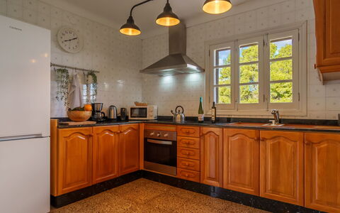 Sa Serra: Cucina, Elettrodomestico Da Cucina, Apparecchio Major, Controsoffitto, Cabinetry, Interior Design, Legna, Cucina Stufa, Elettrodomestico, Pavimentazione