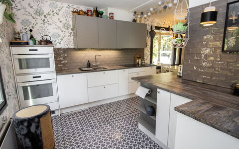 Salo 640: Cucina, Elettrodomestico Da Cucina, Controsoffitto, Pavimentazione, Cabinetry, Apparecchio Major, Pavimento, Interior Design, Cucina Stufa, Mobilia