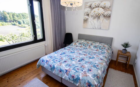 Salo 640: Letto, Camera Da Letto, Bedding, Lenzuolo, Interior Design, Mobilia, Biancheria, Legna, Tessile, Pavimento