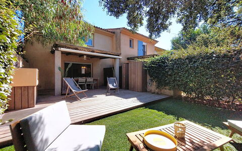 Casa San Ciprianu: Zona Residenziale, Casa, Casa, Giardino, Backyard, Shade, Cortile, Estate, Hacienda, Landscaping