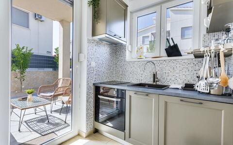 Le Vito: Cucina, Elettrodomestico Da Cucina, Controsoffitto, Apparecchio Major, Interior Design, Pavimentazione, Cabinetry, Elettrodomestico, Mobilia, Pavimento