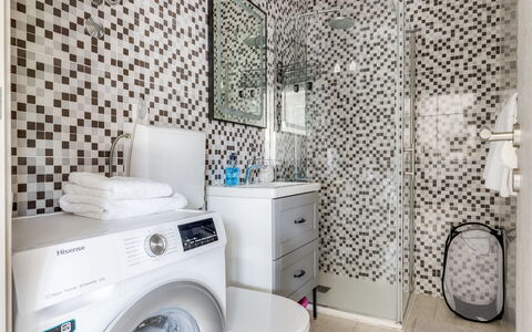 Le Vito: Interior Design, Parete, Pavimentazione, Pavimento, Bagno, Idraulico Fixture, Mobilia, Casa, Piastrella, Mobiletto Del Bagno