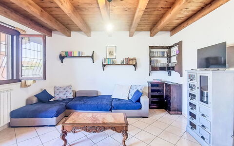 La Tana del Granchio: Mobilia, Interior Design, Divano, Pavimentazione, Pavimento, Legna, Camera, Soffitto, Appartamento, Soggiorno