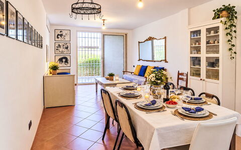 La Tana del Granchio: Mobilia, Interior Design, Pavimentazione, Parete, Sala Da Pranzo, Legna, Pavimento, Cucina & Sala Da Pranzo Tavolo, Sedia, Tavolo
