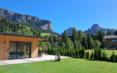 Chalet Dumbria Dolomites: Catena Montuosa, Hill Station, Villetta, Valle, Edifici Giardino, Log Cabin, Larice, Shade, Alpi, Tavolo Esterno