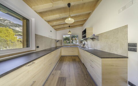 Chalet Dumbria Dolomites: Legna, Pavimentazione, Soffitto, Cucina, Controsoffitto, Pavimento, Color Legno, Pavimento In Legno, Latifoglie, Plank