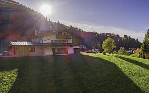 Chalet Dumbria Dolomites: Casa, Casa, Villetta, Paesaggio, Area Rurale, Insediamento Umano, Hill Station, Pendenza, Villaggio, Larice