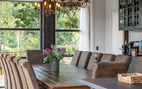 Geeske - 1.1Km from the Sea: Mobilia, Interior Design, Legna, Tavolo, Sala Da Pranzo, Pavimentazione, Lampadario, Cucina & Sala Da Pranzo Tavolo, Sedia, Soffitto