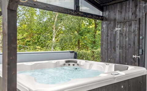 Geeske - 1.1Km from the Sea: Vasca Da Bagno, Idraulico Fixture, Idraulico, Vasca Idromassaggio, Materiali Naturali, Design, Bagno, Latifoglie, Pianta Della Casa