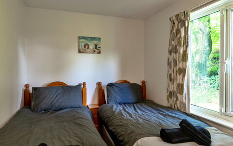 Foxgloves Valley Lodge: Mobilia, Letto, Camera Da Letto, Legna, Interior Design, Lenzuolo, Bedding, Pavimento, Pavimentazione, Camera