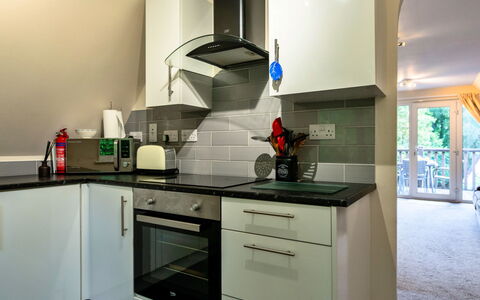 Daisy Valley Lodge: Elettrodomestico Da Cucina, Cucina, Controsoffitto, Apparecchio Major, Interior Design, Cabinetry, Pavimentazione, Elettrodomestico, Mobilia, Cucina Stufa