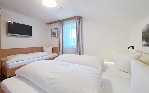 Edelweiß: Casa, Camera Da Letto, Telaio Del Letto, Letto, Bedding, Hotel, Lenzuolo, Congelamento, Materasso, Biancheria