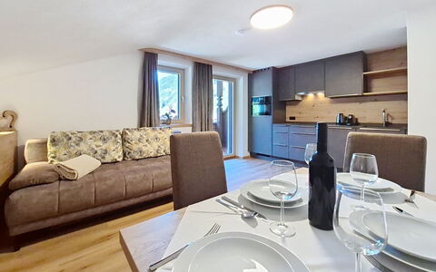 Edelweiß: Interior Design, Pavimentazione, Pavimento, Appartamento, Camera, Pavimento In Legno, Latifoglie, Color Legno, Sedia, Soggiorno