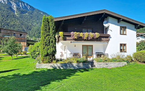 Ferienhaus Lanzinger: Casa, Arbusto, Villetta, Casa, Area Rurale, Groundcover, Giardino, Hill Station, Agriturismo