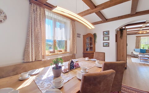 Ferienhaus Lanzinger: Mobilia, Interior Design, Legna, Pavimentazione, Soffitto, Pavimento, Tavolo, Camera, Cucina & Sala Da Pranzo Tavolo, Sala Da Pranzo