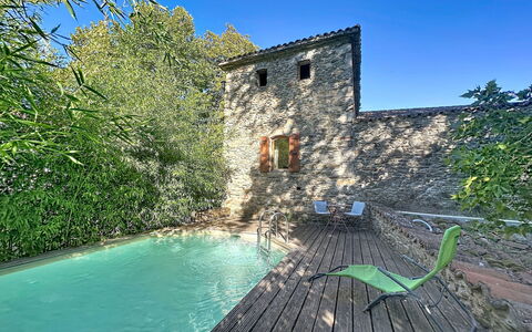 Chateau de la Favède: Blu, Architettura, Materiale Composito, Piscina, Estate, Villa, Backyard, Ombra, Agriturismo