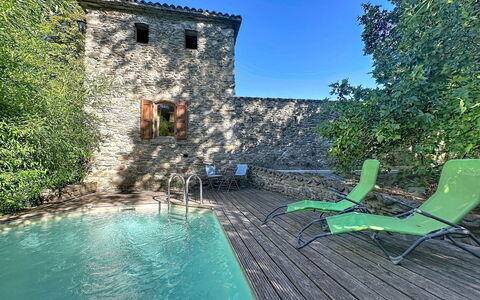 Chateau de la Favède: Blu, Piscina, Architettura, Materiale Composito, Estate, Hacienda, Giochi D'Acqua, Villa, Ricorrere, Eco Hotel