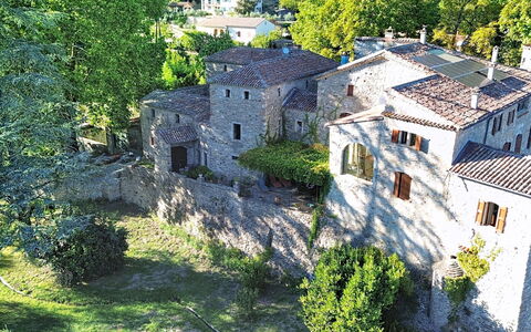 Chateau de la Favède: Costruzione, Parete, Architettura, Casa, Area Rurale, Muro ​​Di Pietra, Estate, Castello, Villaggio, Hacienda