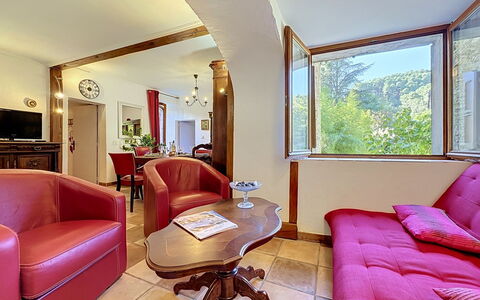 Chateau de la Favède: Mobilia, Interior Design, Soffitto, Pavimentazione, Divano, Camera, Pavimento, Soggiorno, Televisione