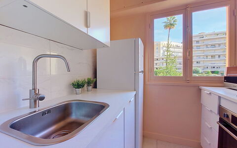 Le Magellan: Mobilia, Interior Design, Pavimentazione, Soffitto, Pavimento, Sedia, Camera, Illuminazione, Tavolo, Cucina & Sala Da Pranzo Tavolo
