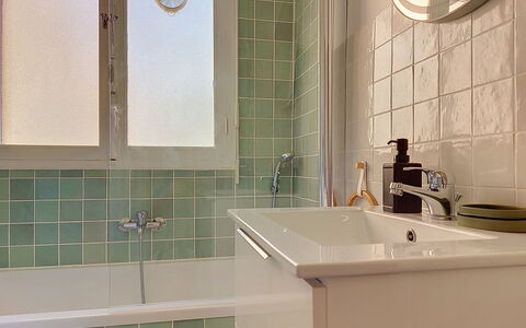 Le Magellan: Mobilia, Interior Design, Pavimentazione, Soffitto, Pavimento, Sedia, Camera, Illuminazione, Tavolo, Cucina & Sala Da Pranzo Tavolo