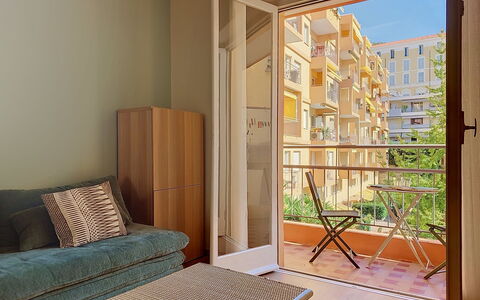Le Magellan: Mobilia, Interior Design, Pavimentazione, Soffitto, Pavimento, Sedia, Camera, Illuminazione, Tavolo, Cucina & Sala Da Pranzo Tavolo