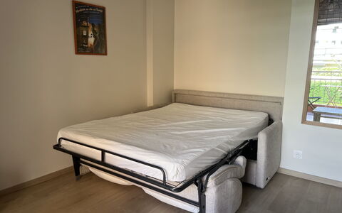 Le Magellan: Mobilia, Legna, Pavimento, Pavimentazione, Letto, Camera Da Letto, Interior Design, Biancheria, Telaio Del Letto, Camera