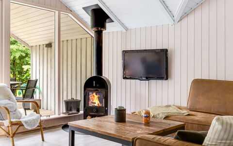 Ejler - 30Km from the Sea: Legna, Pavimentazione, Interior Design, Soffitto, Pavimento, Mobilia, Soggiorno, Pavimento In Legno, Focolare, Latifoglie