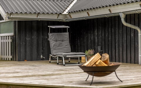 Ejler - 30Km from the Sea: Mobilia, Interior Design, Pavimentazione, Soffitto, Pavimento, Sedia, Camera, Illuminazione, Tavolo, Cucina & Sala Da Pranzo Tavolo