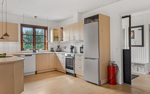 Anarosa - 6Km from the Sea: Cucina, Pavimentazione, Interior Design, Legna, Mobilia, Pavimento, Elettrodomestico Da Cucina, Soffitto, Cabinetry, Controsoffitto