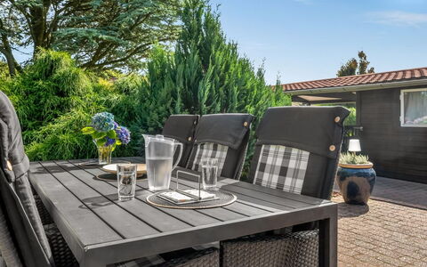 Anarosa - 6Km from the Sea: Mobilia, Mobili Da Esterno, Sedia, Tavolo, Tavolo Esterno, Cucina & Sala Da Pranzo Tavolo, Giardino, Terrazza, Shade, Vaso Di Fiori
