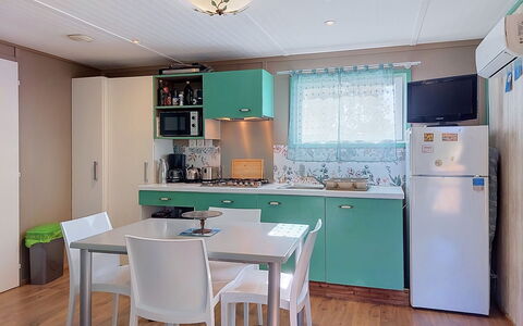 A Casetta: Cucina, Mobilia, Interior Design, Apparecchio Major, Pavimentazione, Controsoffitto, Legna, Elettrodomestico Da Cucina, Pavimento, Camera