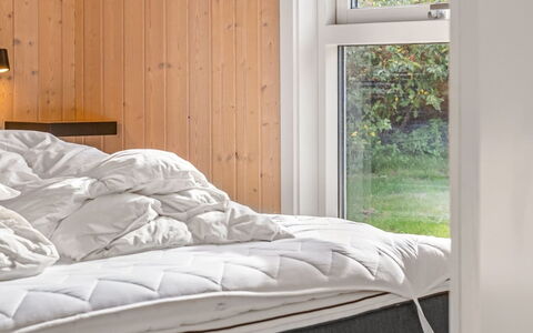 Taneli - 400M from the Sea: Camera Da Letto, Biancheria, Lenzuolo, Bedding, Letto, Telaio Del Letto, Materasso, Latifoglie, Piumino