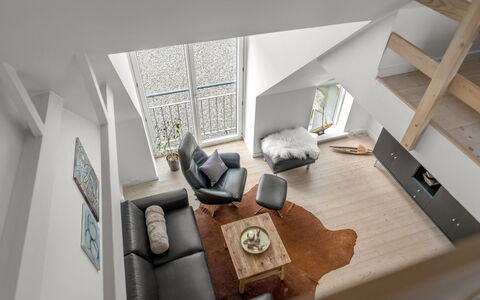 Jela - 10M from the Sea: Mobilia, Interior Design, Pavimentazione, Pavimento, Legna, Divano, Soggiorno, Appartamento, Soffitto, Camera