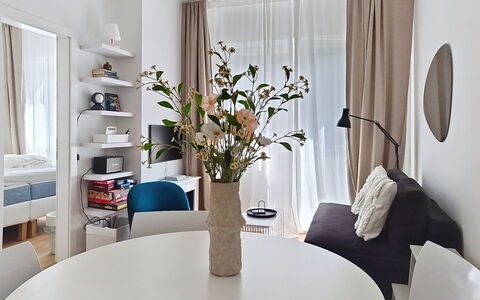 Franz Josef: Mobilia, Interior Design, Parete, Pavimentazione, Pavimento, Camera, Tavolo, Legna, Soggiorno, Soffitto