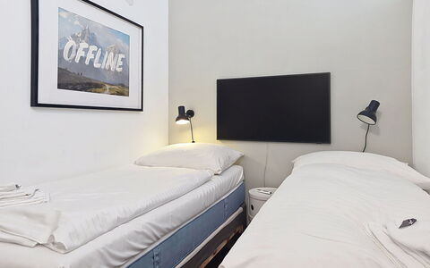 Franz Josef: Interior Design, Camera Da Letto, Appartamento, Letto, Telaio Del Letto, Bedding, Lenzuolo, Soffitto, Cornice, Lancia Cuscino