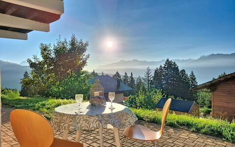 Valdemosa: Mobilia, Sedia, Tavolo, Giardino, Mobili Da Esterno, Eco Hotel, Shade, Landscaping, Prato, Cucina & Sala Da Pranzo Tavolo