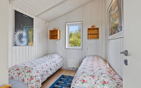 Sighrik - 600M from the Sea: Legna, Casa, Porta, Camera Da Letto, Villetta, Dipingere, Bedding, Letto, Telaio Del Letto, Lenzuolo