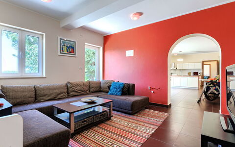Istria Serenity: Interior Design, Mobilia, Pavimentazione, Pavimento, Divano, Parete, Soffitto, Legna, Camera, Soggiorno