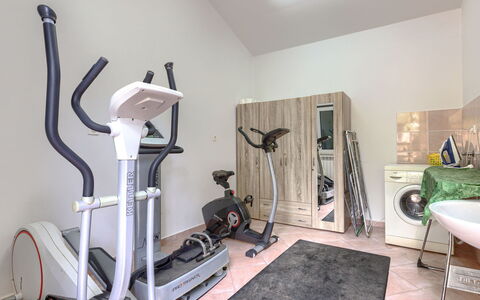 Istria Serenity: Pavimentazione, Pavimento, Interior Design, Camera, Soffitto, Macchina Per Allenamento, Apparecchiatura Esercitazione, Idraulico Fixture, Hotel, Palestra