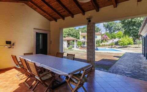 Istria Serenity: Mobilia, Pavimentazione, Mobili Da Esterno, Ricorrere, Shade, Porta, Sedia, Piscina, Backyard, Estate