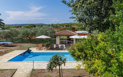 Istria Serenity: Piscina, Ricorrere, Eco Hotel, Mobili Da Esterno, Hacienda, Shade, Estate, Ombrello, Terme, Villa